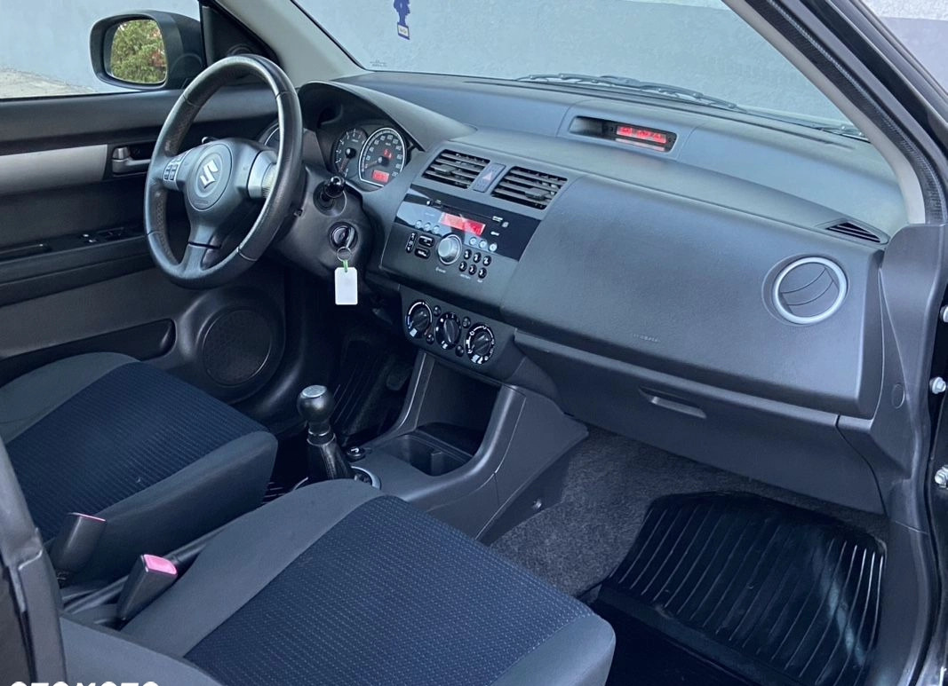 Suzuki Swift cena 13500 przebieg: 206000, rok produkcji 2008 z Radomsko małe 121